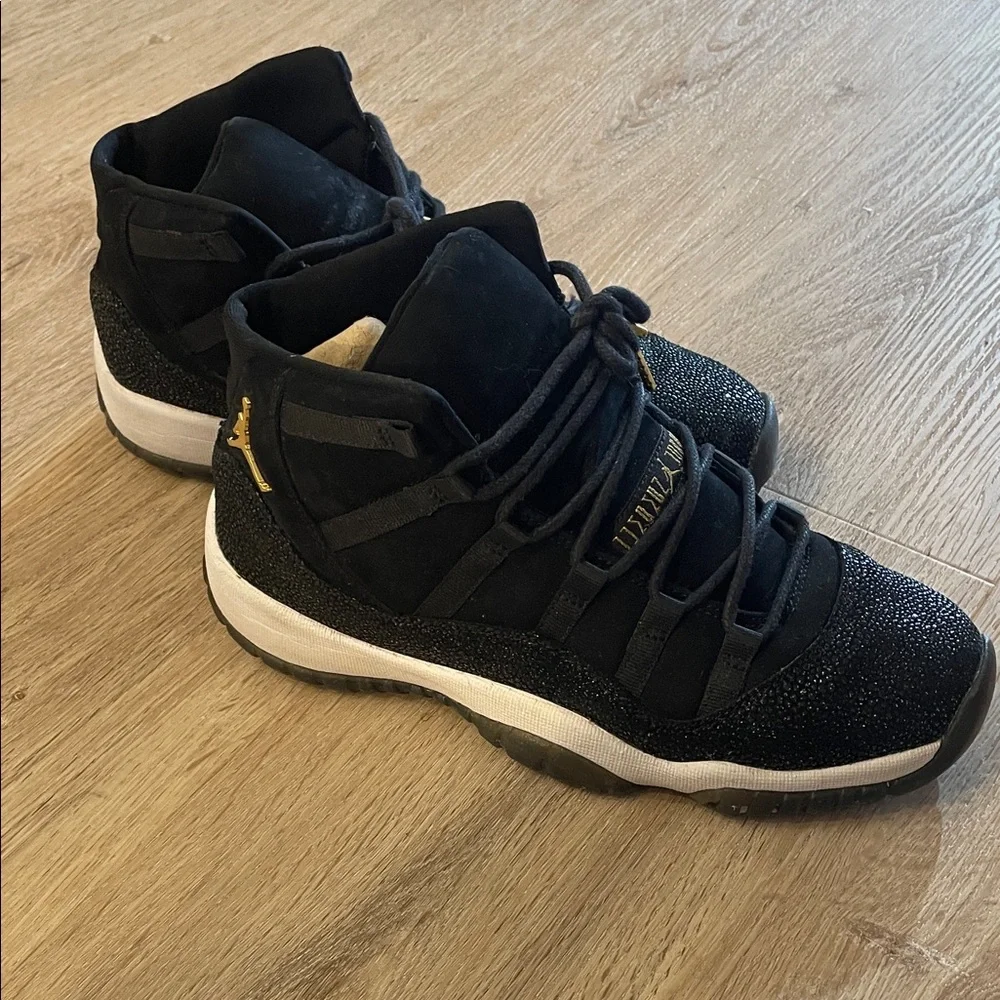 Jordan Kids. Flight Club 91. Black and Gold Sneakers - Picture 3 of 5